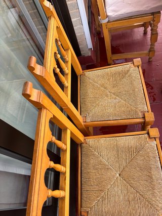 2 Sillas de Madera con Asiento de mimbre