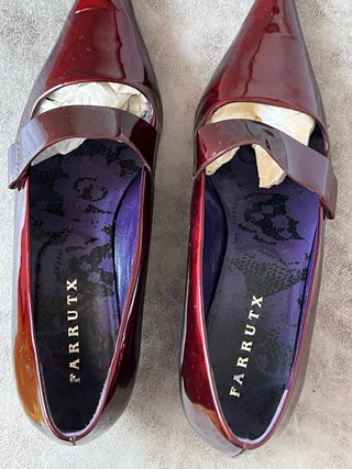 Zapatos Farrutx charol burdeos punta fina