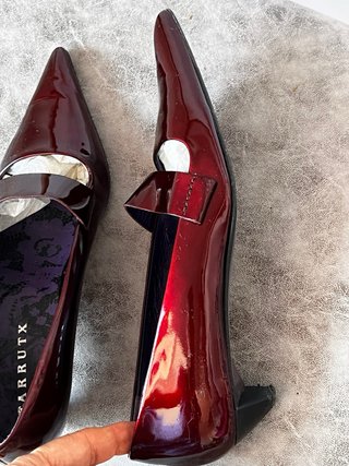 Zapatos Farrutx charol burdeos punta fina