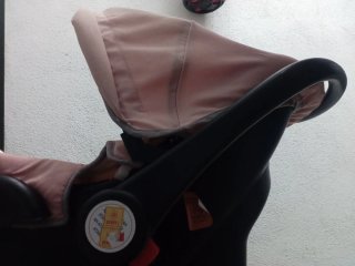 Carrito de bebé rosa