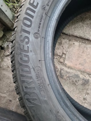 Neumáticos de invierno 215 55r17 98v brigestone