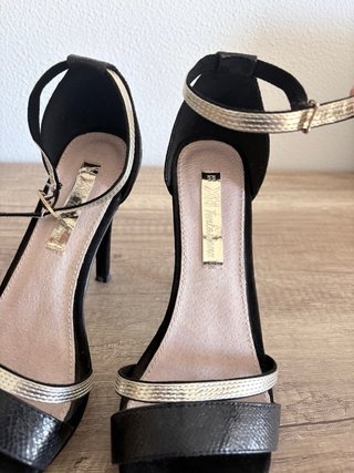 Sandalias elegantes Xti negras y doradas