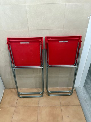 Sillas plegables Ikea rojas (2 unidades)