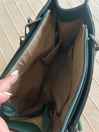 Bolso italiano verde con tachuelas