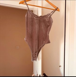 Body terciopelo gris perla