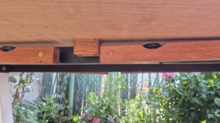 Mesa grande madera y 3 sillas jardín