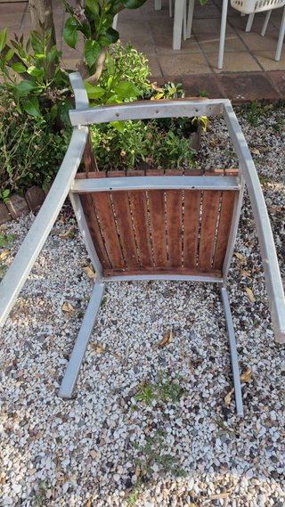 Mesa grande madera y 3 sillas jardín