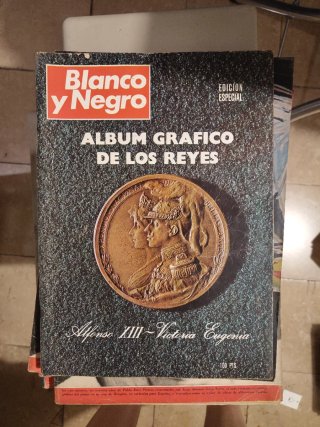 Lote revistas Blanco y Negro años 70