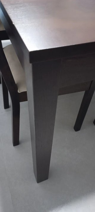Mesa de comedor y 4 sillas