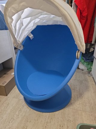 Sillón Huevo Giratorio Azul y Blanco