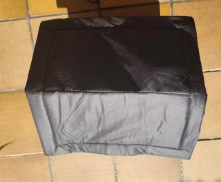 Casa para gatos marrón y plateada
