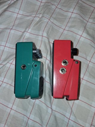 Pedales Behringer y Boss RC-1