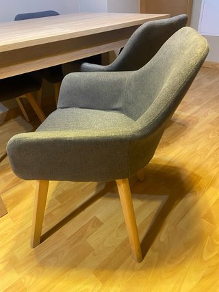 Mesa comedor extensible + 4 sillas tapizadas
