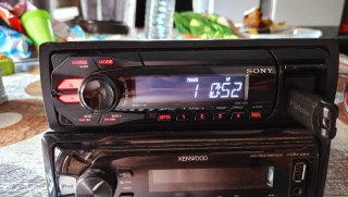 Radio Sony y Kenwood Negro