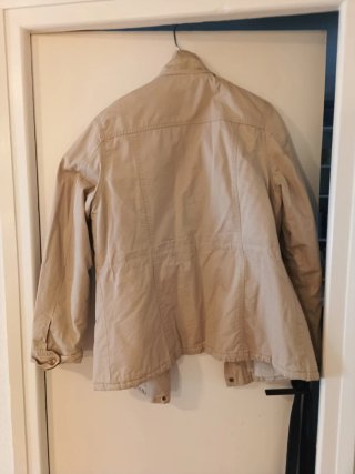 Parka beige con interior de borreguito
