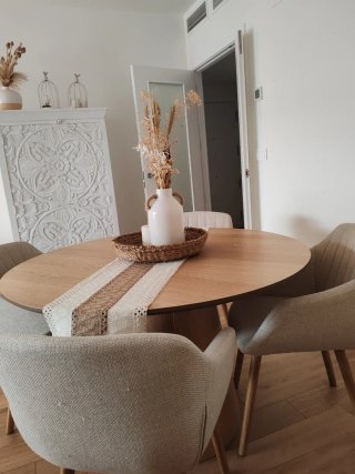 Mesa de comedor redonda de madera