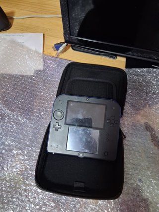 Nintendo 2DS Nera + 4 Giochi Pokémon