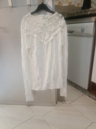 Camisa blanca con encaje