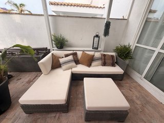 Sofá Chaise Longue y Mesa Auxiliar Exterior