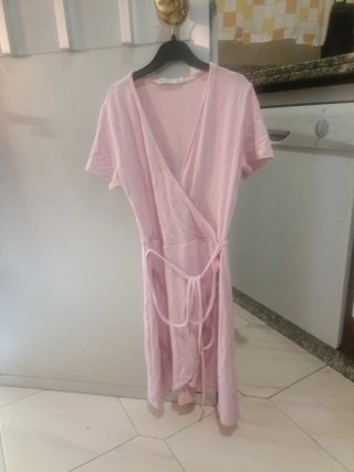 Vestido rosa cruzado de verano