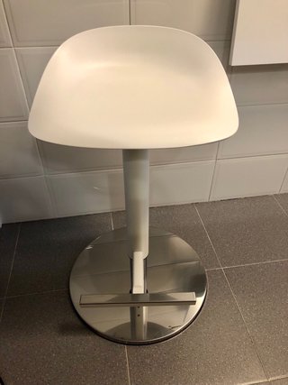 Taburete regulable con base de acero IKEA