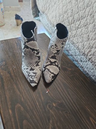 Botines piel estampado serpiente T36