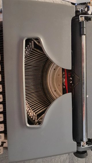 Máquina de escribir antigua Monarch Remington