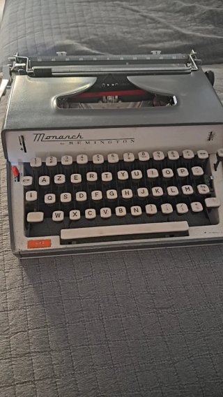 Máquina de escribir antigua Monarch Remington