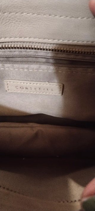 Bolso de piel gris hombro mediano