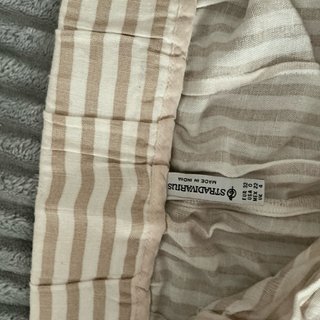 Pantalón corto de lino a rayas