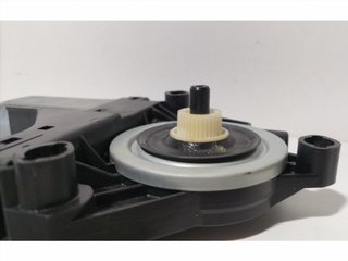 MOTOR ELEVALUNAS DELANTERO DERECHO 966269102 7705
