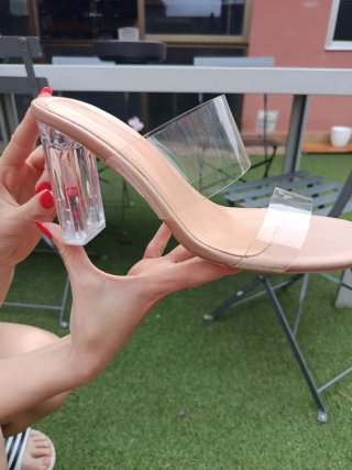 Zapatos de tacón transparente beige