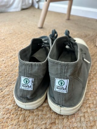 Zapatillas Natural World tipo bota verde militar