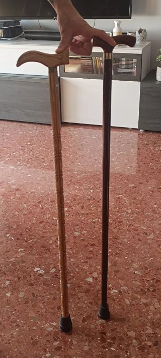 Bastones de madera tallada