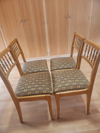 4 Sillas de Comedor tapizadas