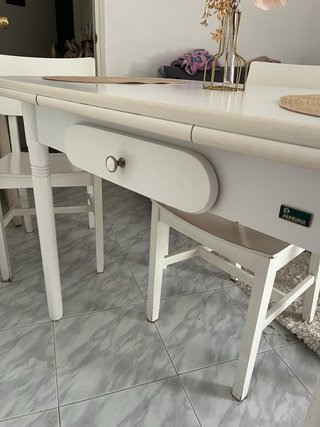 Mesa y 4 Sillas Blancas