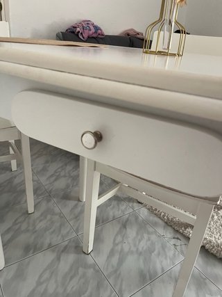 Mesa y 4 Sillas Blancas
