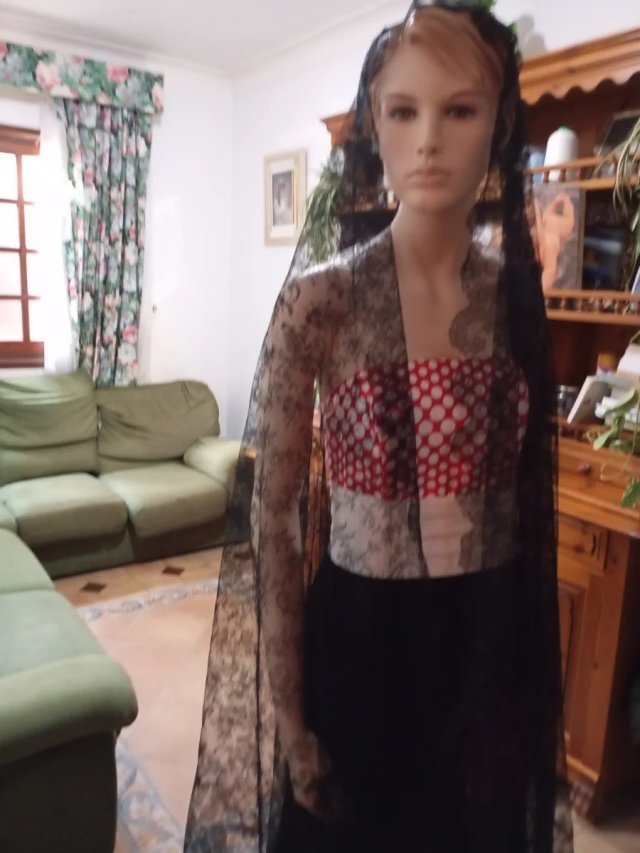 Mantilla Chantilly Francés Seda Negra