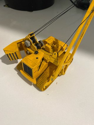 2 Grúasde juguete antiguas Caterpillar y JCB