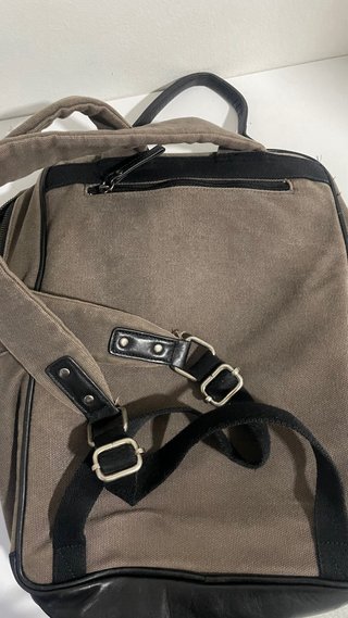 Mochila de lona y cuero