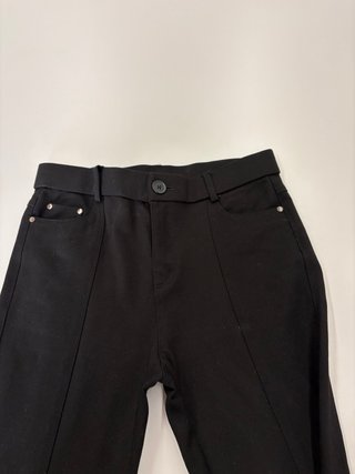 Pantalón negro acampanado elástico