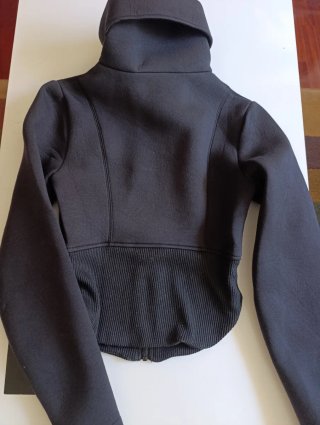 Chaqueta corta de neopreno negra