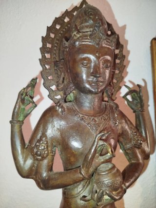 Escultura de Avalokiteshvara (Lokeshvara)