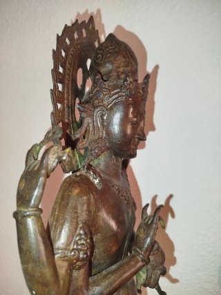 Escultura de Avalokiteshvara (Lokeshvara)