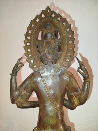 Escultura de Avalokiteshvara (Lokeshvara)