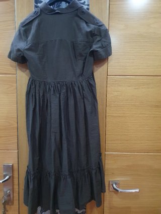 Vestido midi Zara Basic marrón chocolate