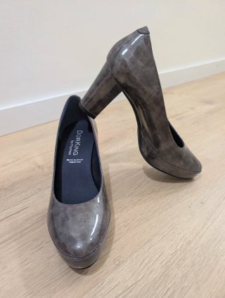 Zapatos Dorking charol tacón medio grises