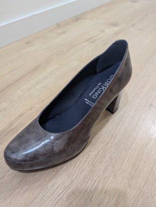 Zapatos Dorking charol tacón medio grises