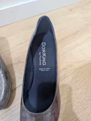 Zapatos Dorking charol tacón medio grises