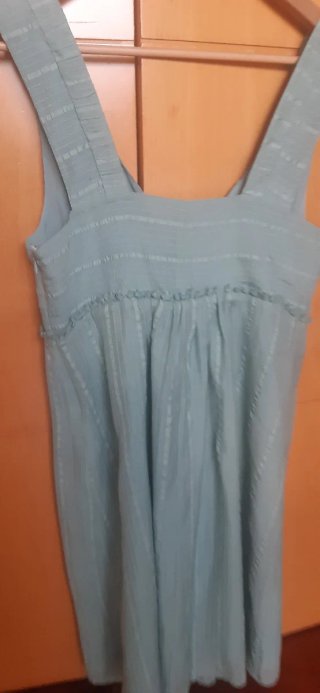 Vestido Hoss Intropia verde, llega a la rodilla